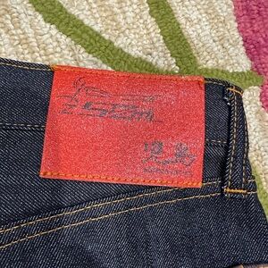 Waist 30”
Inseam 34”
Leg opening 8”